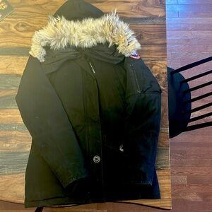 W Canada Goose Parka Sz Medium